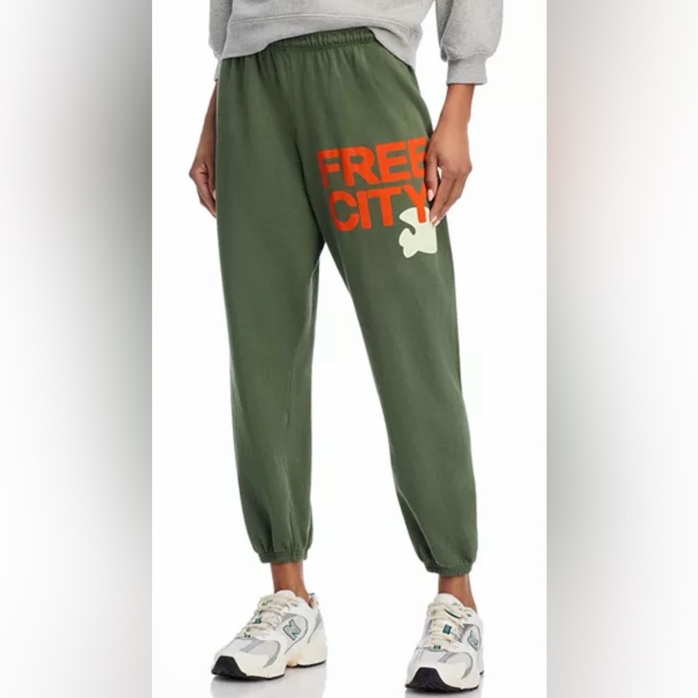 Free City Small Green Joggers. 💚⚡️